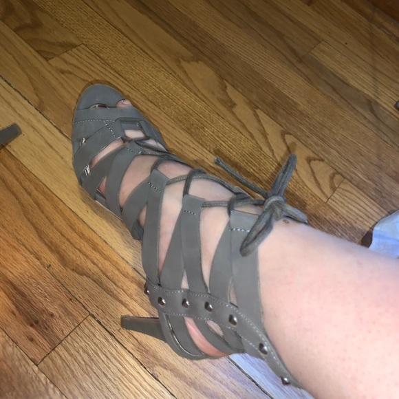 Jessica Simpson strapping Sandals - Picture 2 of 2